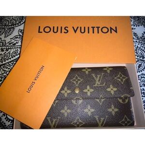 LV wallet LIKE NEW in BOX with LV giftcard